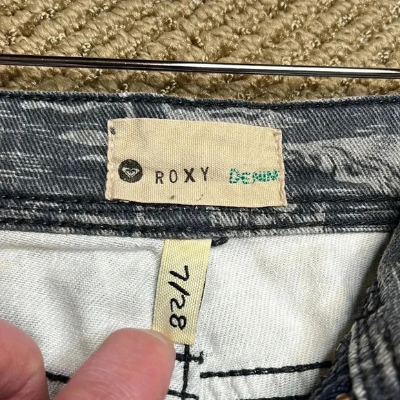 Roxy Denim Tropical Print Shorts - Picture 9 of 10